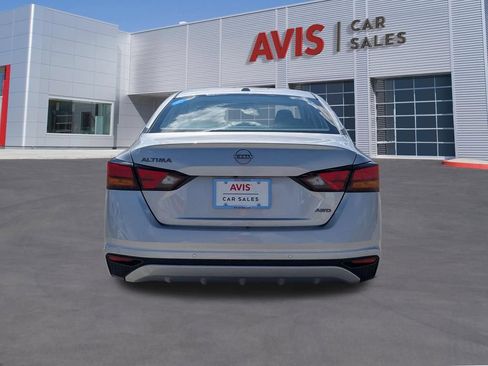 Used 2025 Nissan Altima 2.5 SV AWD/4WD image 7
