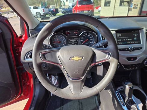 Used 2017 Chevrolet Cruze LS image 12