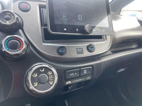 Used 2010 Honda Fit image 19