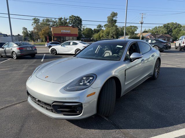 Used 2022 Porsche Panamera RWD image 2