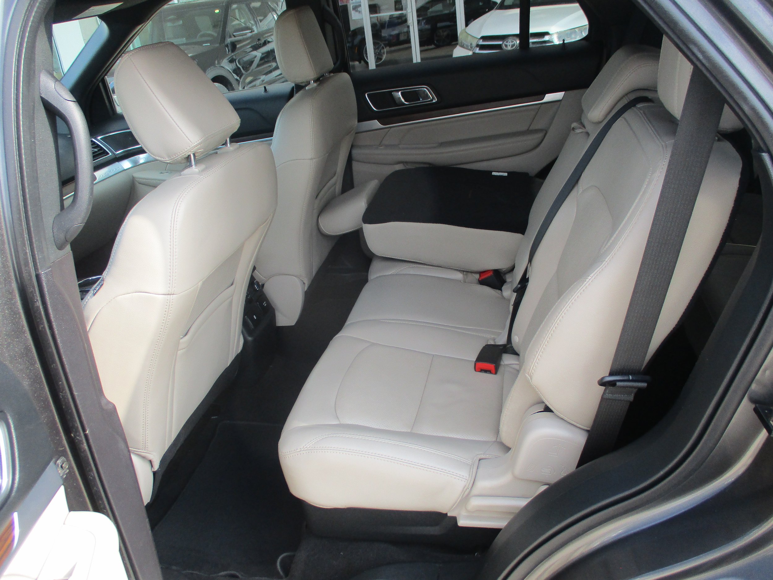 Used 2018 Ford Explorer Limited FWD image 5