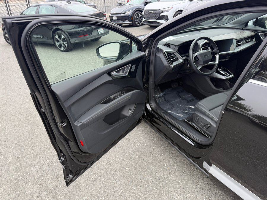 Used 2023 Audi Q4 e-tron Premium Plus w/ Premium Plus AWD/4WD image 9