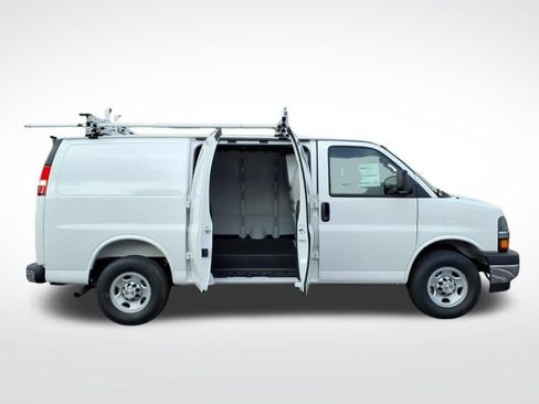 New 2026 Chevrolet Express 2500 w/ Driver Convenience Package RWD image 19