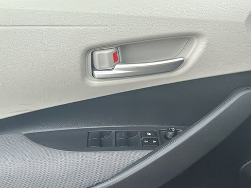 Used 2020 Toyota Corolla LE image 32