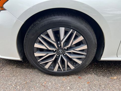 Used 2025 Nissan Altima 2.5 SV image 30