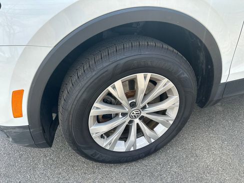 Used 2019 Volkswagen Tiguan SE image 2