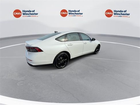 Certified 2025 Honda Accord SE image 9