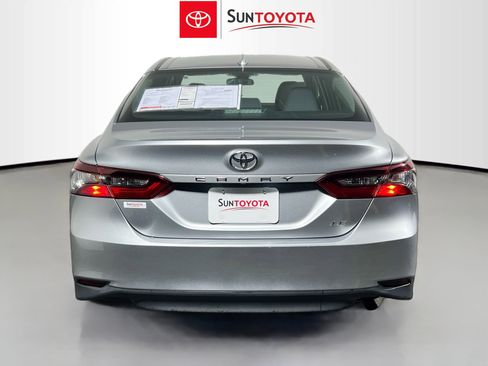 Used 2021 Toyota Camry LE image 5