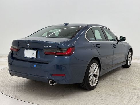 Used 2025 BMW 330i Sedan w/ Convenience Package RWD image 9