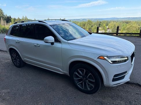 Used 2018 Volvo XC90 T6 Momentum w/ Convenience Package AWD/4WD image 6