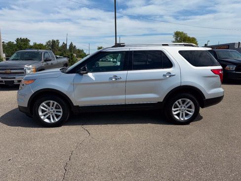 Used 2014 Ford Explorer XLT w/ Equipment Group 202A AWD/4WD image 2