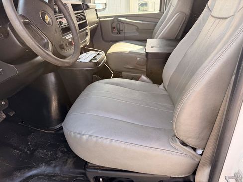 Used 2014 Chevrolet Express 1500 RWD image 8