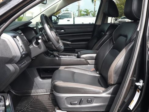 Used 2024 Nissan Pathfinder SL w/ SL Premium Package FWD image 19