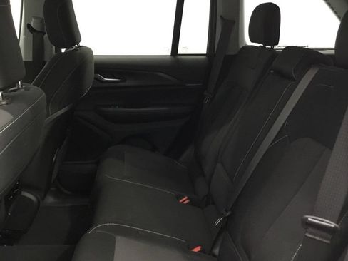Used 2023 Jeep Grand Cherokee Laredo AWD/4WD image 26
