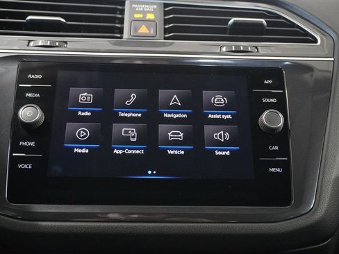 Used 2022 Volkswagen Tiguan SE image 17