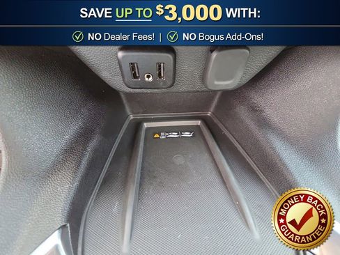 Used 2023 Chevrolet Traverse LT image 28