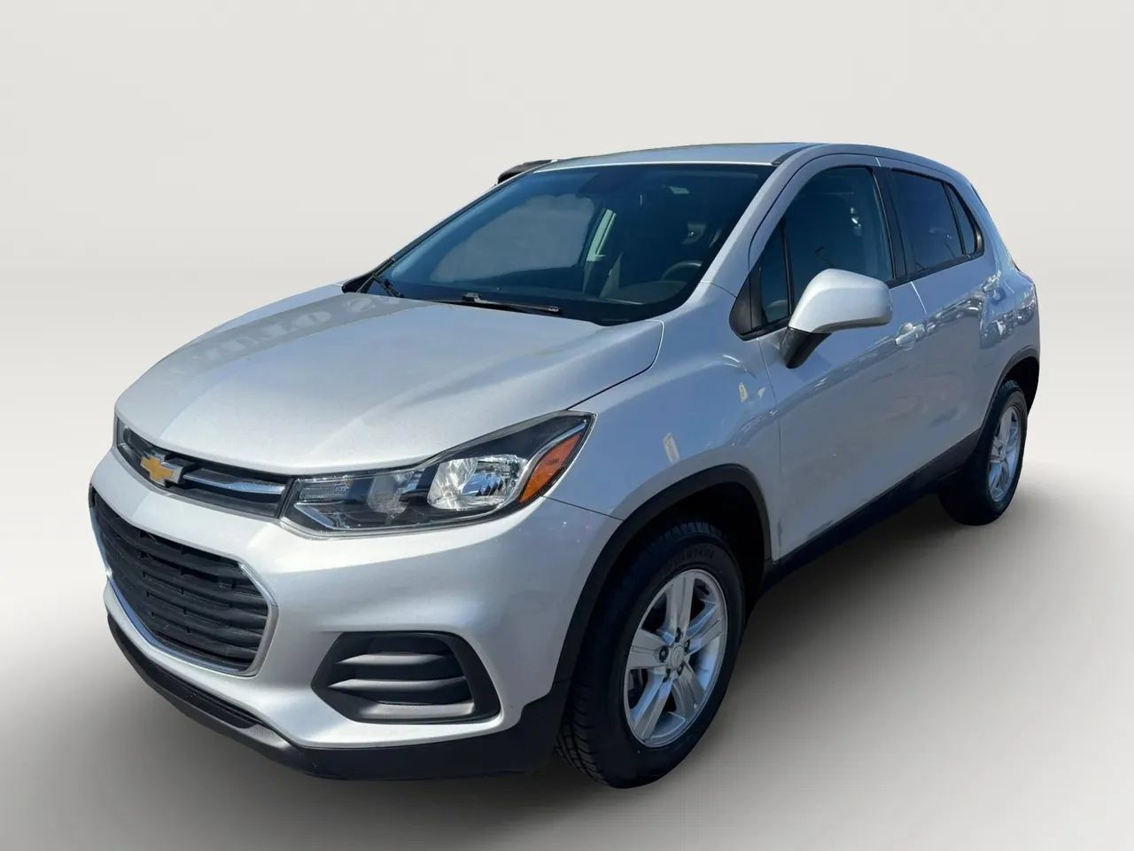 Used 2022 Chevrolet Trax LS w/ Tint and Cruise Package AWD/4WD image 7