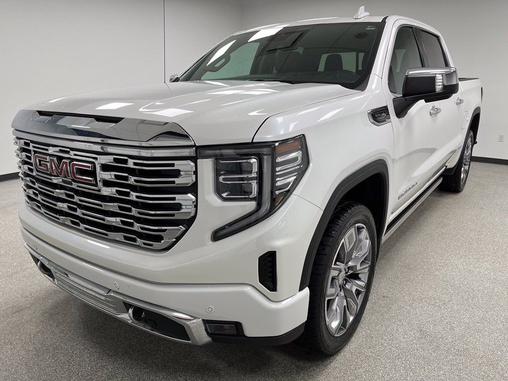 Used 2023 GMC Sierra 1500 Denali w/ Denali Reserve Package AWD/4WD image 4