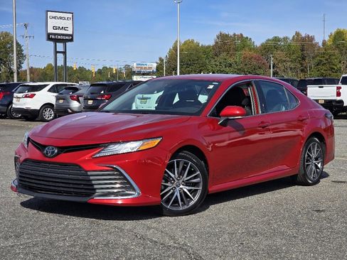 Used 2023 Toyota Camry XLE image 2