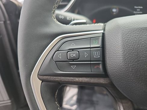 Used 2023 Jeep Grand Cherokee L Limited AWD/4WD image 18
