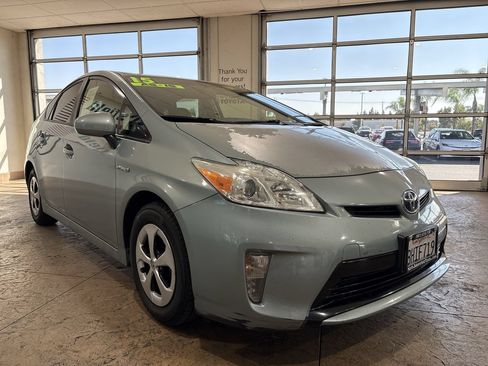 Used 2015 Toyota Prius Four FWD image 4