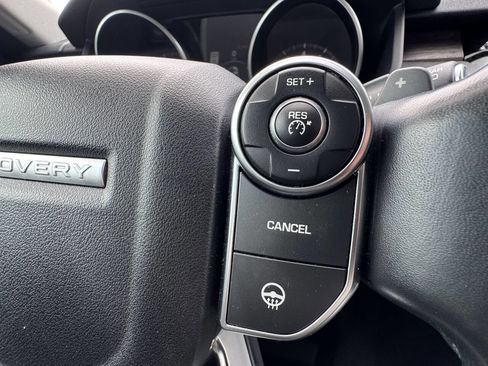 Used 2017 Land Rover Discovery HSE image 29