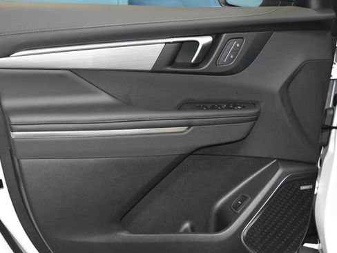 Used 2025 Buick Enclave Preferred image 4