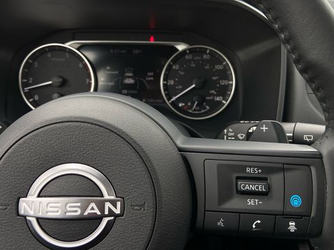 Used 2024 Nissan Rogue SV w/ SV Premium Package FWD image 25