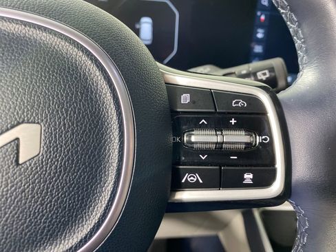 Used 2025 Kia Carnival SX Prestige image 16