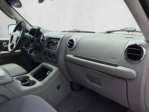 Used 2006 Ford Expedition XLT RWD image 15