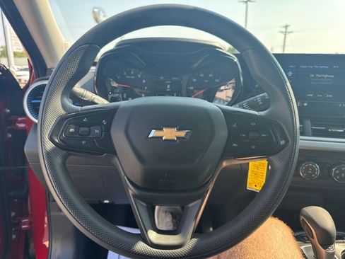 Used 2026 Chevrolet Trax LS FWD image 17