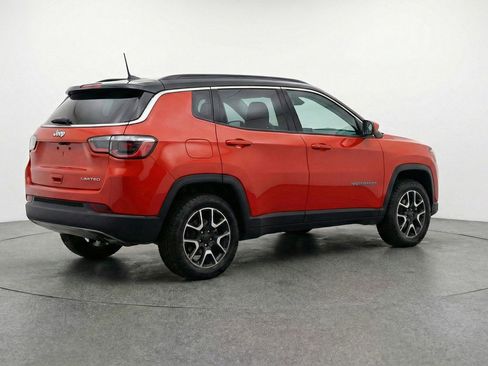 Used 2025 Jeep Compass Trailhawk image 9