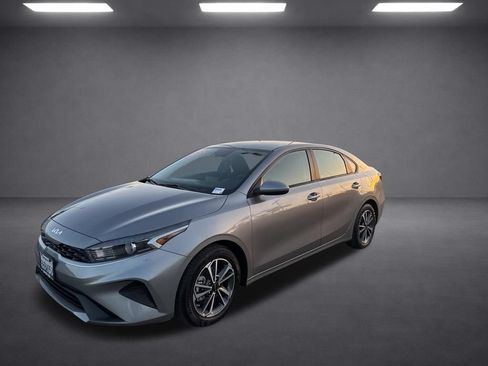 Used 2023 Kia Forte LXS FWD image 4