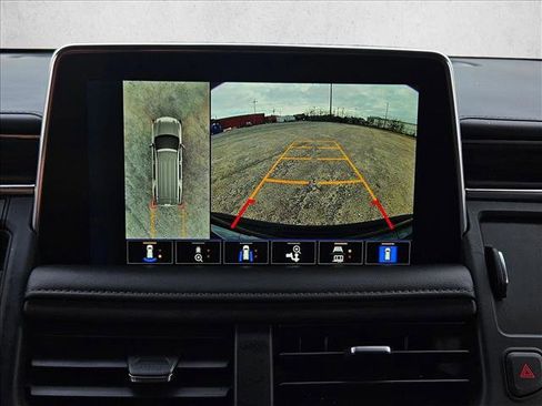 Used 2022 Chevrolet Tahoe Z71 w/ Luxury Package image 16