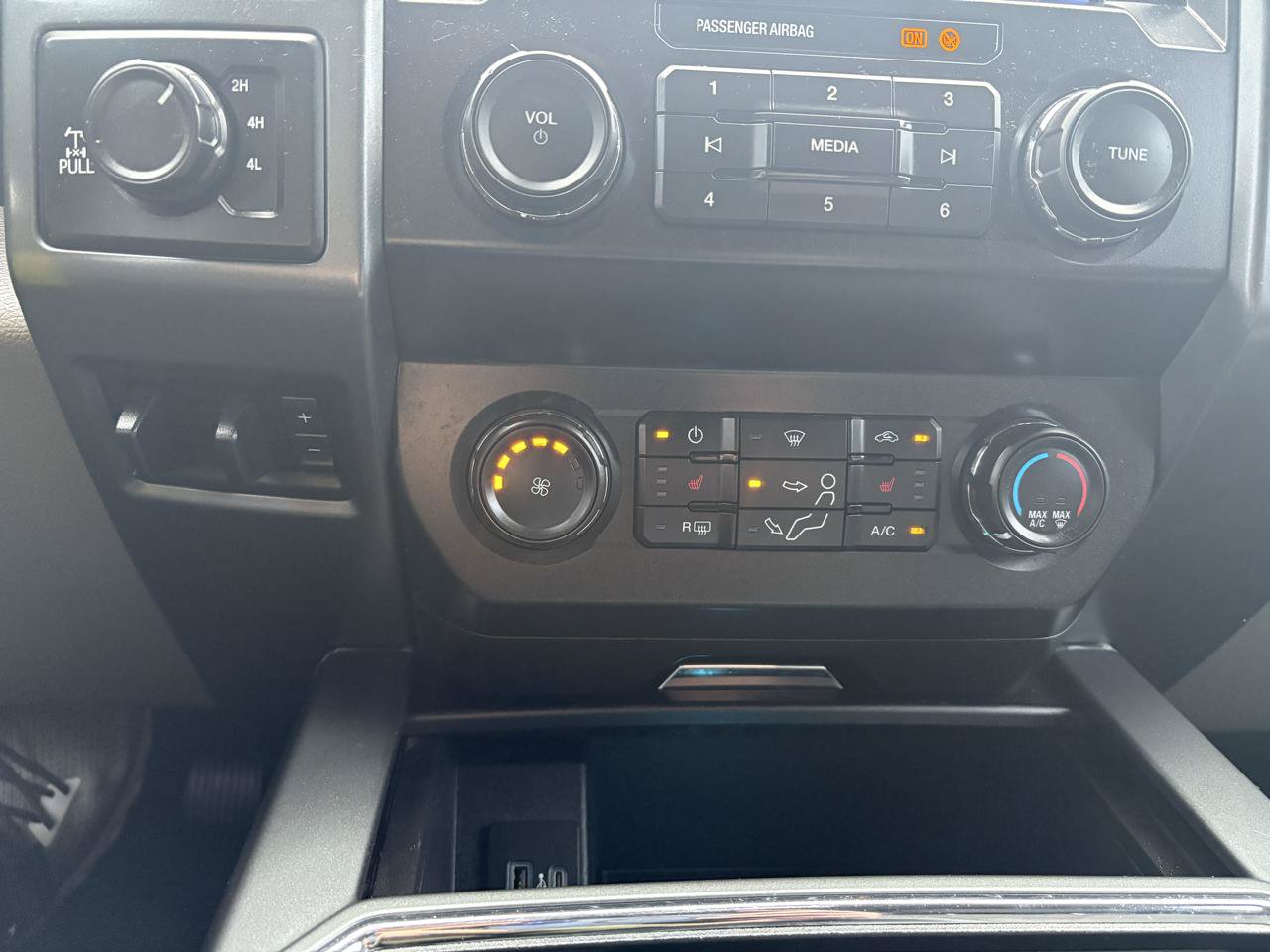 Used 2021 Ford F250 XLT w/ XLT Premium Package AWD/4WD image 28