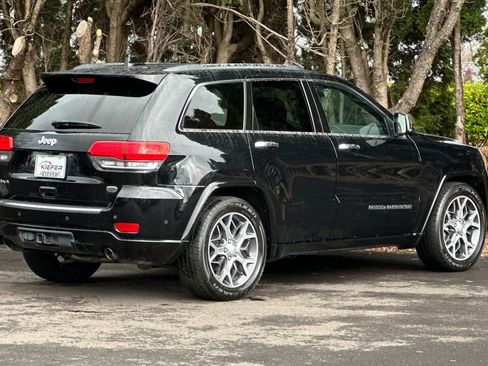 Used 2019 Jeep Grand Cherokee Overland image 4