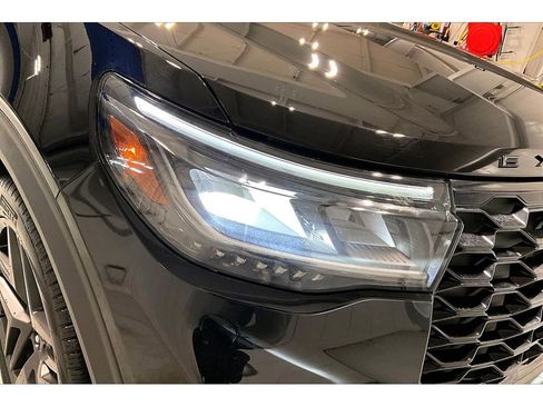 Used 2025 Ford Explorer ST image 31