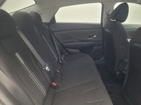 Used 2022 Hyundai Elantra SEL w/ Preferred Accessory Package FWD image 19