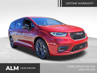 New 2026 Chrysler Pacifica Select
