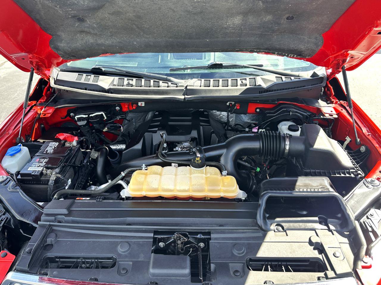 Used 2016 Ford F150 XLT AWD/4WD image 18