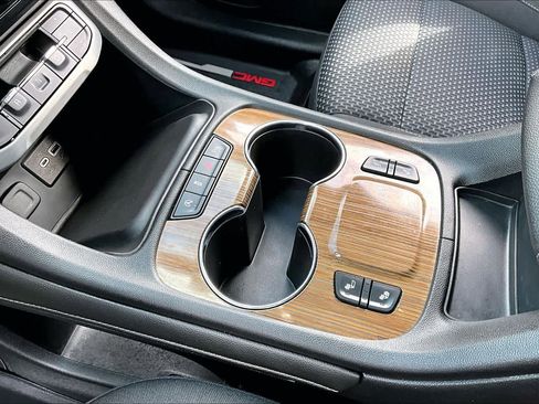 Used 2021 GMC Acadia SLE w/ Driver Convenience Package image 16