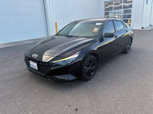 Used 2023 Hyundai Elantra Blue FWD image 3