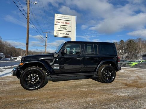 Used 2024 Jeep Wrangler Unlimited Sahara image 5