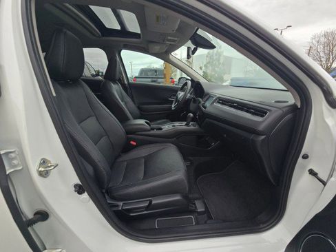 Used 2020 Honda HR-V Touring image 11