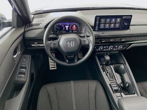 Used 2025 Honda Accord Sport image 25