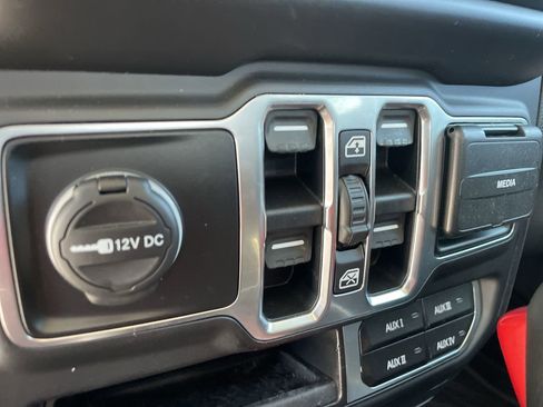 Used 2020 Jeep Gladiator Sport w/ Quick Order Package 24S image 19