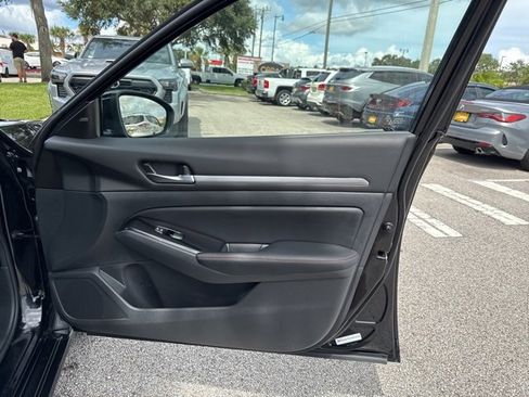 Used 2024 Nissan Altima 2.5 SR image 13