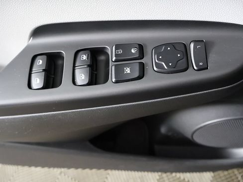 Used 2023 Hyundai Kona SEL AWD/4WD image 34