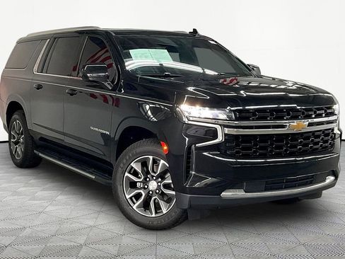 Used 2021 Chevrolet Suburban LS image 3