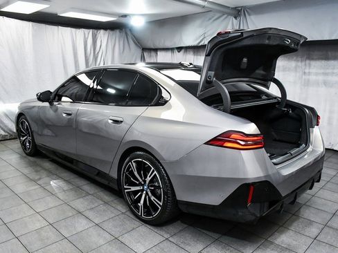 Used 2025 BMW i5 M60 w/ Executive Package image 78